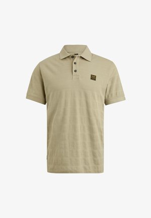 Beige polo shirt met korte mouwen, een gestructureerd patroon, drie knopen bij de hals en een klein, vierkant logo-opdruk op de linkerborst.