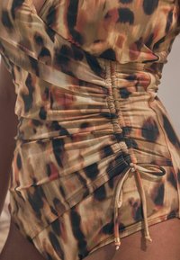 Next RUCHED SIDE SHAPE ENHANCING  - Plavky - animal