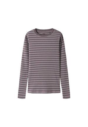 T-shirt à manches longues en tissu côtelé avec des rayures horizontales gris clair et foncé et un col rond.