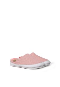 Rozā režģa slip-on apavi ar noapaļotu purngalu, baltu gumijas zoli un teksturētu virsu ar mazām caurumiņām ventilācijai.