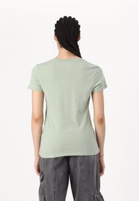 GAP TEE - Marškinėliai su spaudiniu - desert sage