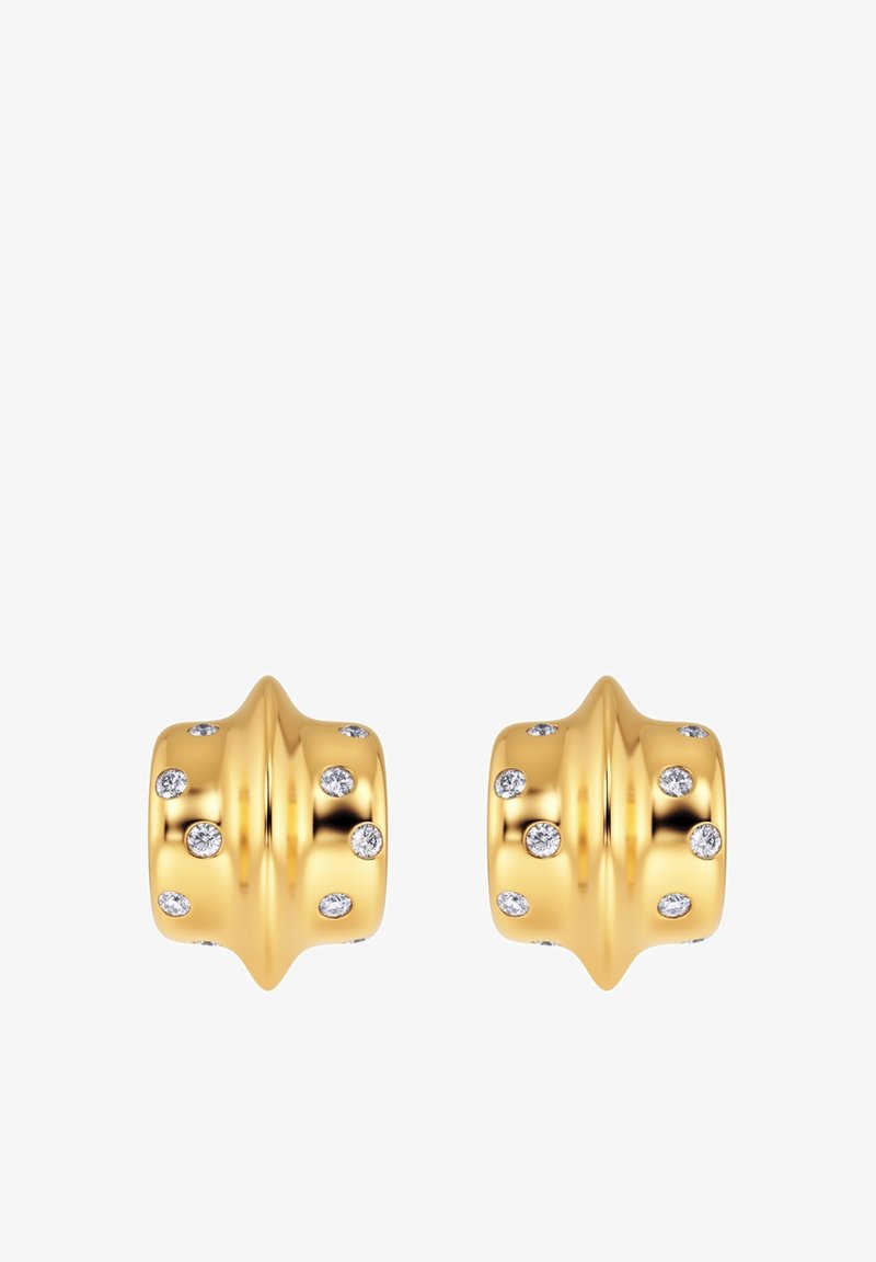 Pendientes dorados en forma redondeada, con una superficie pulida y cristales transparentes incrustados para un detalle adicional.