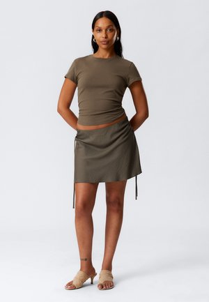 RUCHED MINI SKIRT - Miniskjørt - dark mole