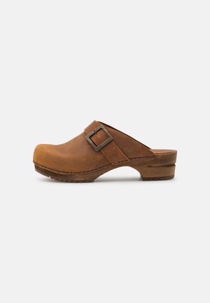 URBAN OPEN - Clogs - chestnut