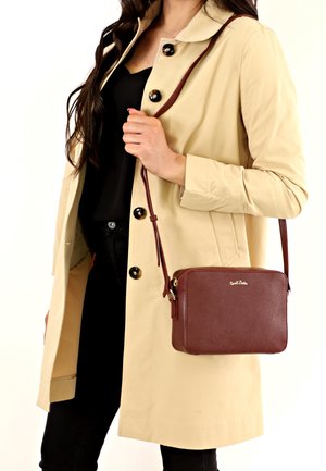 Gusti Leder, Sac bandoulière - red