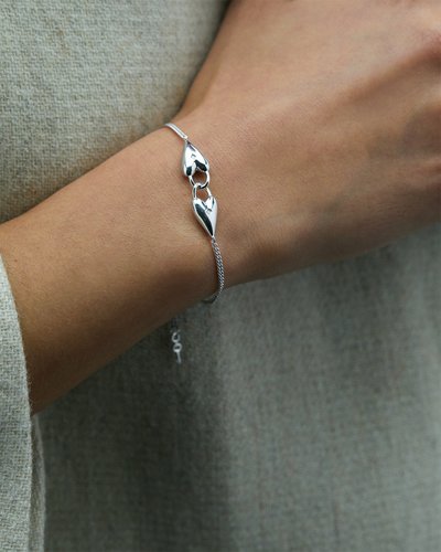 Avgvst TWO HEARTS BRACELET WITH A KEY - Armband - silver-coloured