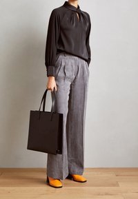 Anna Field Pusero - black