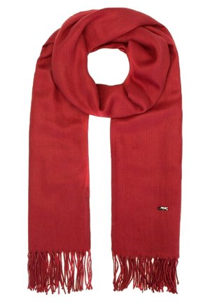 Écharpe rouge douce avec des extrémités à franges, texture laineuse, pliée en boucle avec une petite étiquette métallique de marque sur un côté.