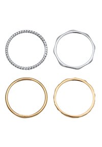 Set aus vier Ringen: zwei silberne (einer gedreht, einer glatt mit gewelltem Rand) und zwei goldene (einer glatt, einer mit gewelltem, strukturiertem Rand).