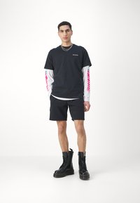 Columbia EXPLORERS CANYON BACK TEE - Print T-shirt - black
