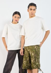 Thumbnail Image 2