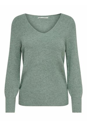 Pull vert tricoté avec manches longues et col en V, montrant une fine texture côtelée et des poignets ajustés.