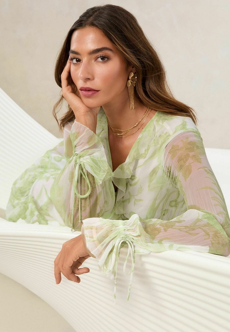 Lipsy REGULAR FIT - LONG SLEEVE V-NECK RUFFLE - Day dress - green floral/white - Zalando Lipsy REGULAR FIT - LONG SLEEVE V-NECK RUFFLE - Day dress - green floral/white - Zalando
