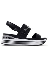 Sandali platform neri con doppie cinghie nere e dettaglio in catena metallica. Presentano una suola a righe bianca e nera e accenti testurizzati.