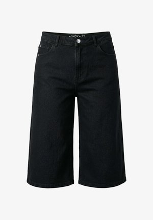 Pantaloncini in denim nero fino al ginocchio con bottone frontale, passanti per cintura e cinque tasche.
