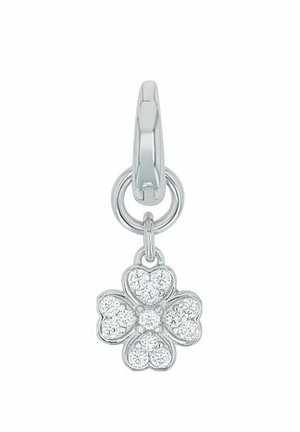 Silberne Anhänger in Form eines Kleeblatts, mit runden, facettierten, klaren Steinen auf jedem Blatt und einer polierten Schlaufe zur Befestigung.