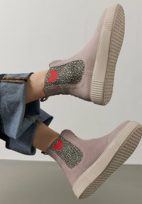 Crickit CRICKIT MAJA - Stivaletti con plateau - taupe