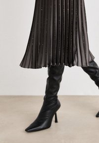 DKNY PULL ON PLEATED OMBRE SKIRT - Rakott szoknya - ash grey