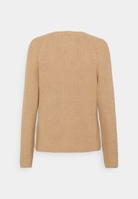 Beige gestrickter Pullover mit rundem Ausschnitt, langen Ärmeln und strukturierter Oberfläche. Verfügt über gerippte Akzente entlang der Ärmel und des Körpers.