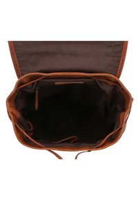 Borsa a mano in pelle marrone con un esterno morbido, un'apertura superiore e un interno in tessuto marrone scuro. Presenta tasche interne per l'organizzazione.
