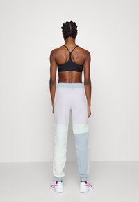 Reebok Träningsbyxor - grey