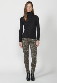 Koroshi Pulover - black