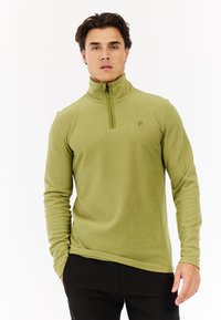Pullover in pile verde chiaro con zip a un quarto e colletto, maniche lunghe e dettaglio del logo sul petto. Materiale morbido e testurizzato.