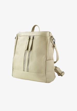 Lichtbeige leren rugzak met twee voorzakken met rits, verstelbare schouderriem, bovenhandgreep en zijvak. Gladde textuur en minimalistisch ontwerp.