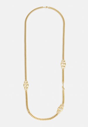 Collier en chaîne dorée avec des maillons carrés entrelacés espacés uniformément sur toute la longueur, sur fond blanc.