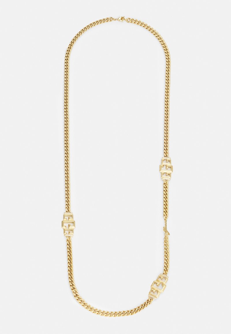 Collier en chaîne dorée avec des maillons carrés entrelacés espacés uniformément sur toute la longueur, sur fond blanc.
