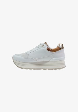 Sneaker platform bianca con punta in mesh, linguetta del tallone in metallo dorato e collo marrone con fantasia, su suola bianca scanalata.