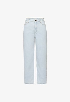 Jeans de cintura alta azul claro, ajuste de perna reta, feitos de denim com desvanecimento subtil, com bolsos frontais e passantes para cinto.