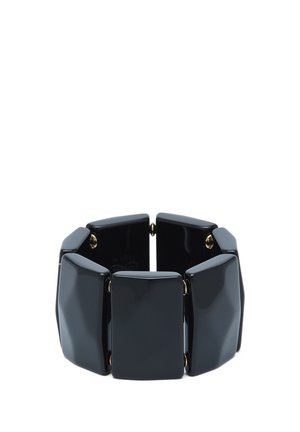 Bracelet noir brillant rectangulaire articulé avec six grands segments et connecteurs dorés sur fond blanc.