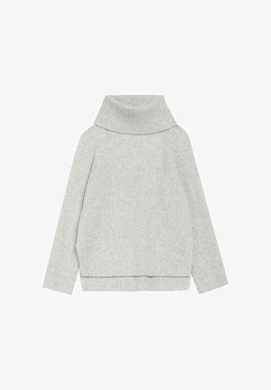 Jasnoszary sweter z golfem w prążkowanym wzorze, z długimi rękawami, złożonym kołnierzem i bocznymi rozcięciami u dołu dla swobody ruchów.