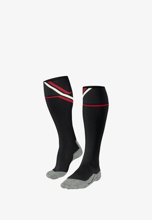 Kniehohe Socken mit schwarzem Körper, grauer Spitze und Ferse sowie diagonalen roten und weißen Streifen nahe dem oberen Rand. Glatte Textur, elastische Passform.