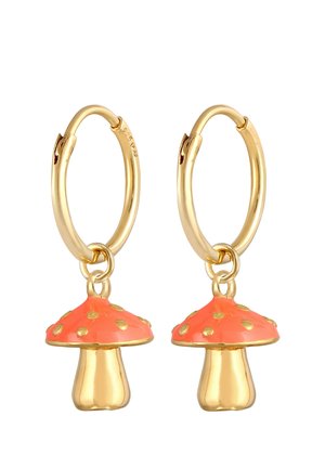 Arany gyűrűs fülbevalók, amelyek korall gombakép csillogó felülettel és fémes pöttyökkel díszített kalappal lógnak minden gyűrűről.