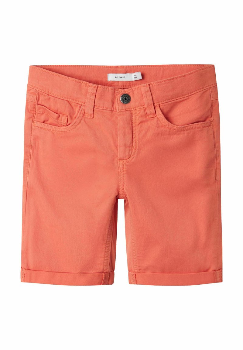 Shorts corail en tissu mélangé coton. Comprend cinq poches, un système de fermeture à bouton et des ourlets roulés. Texture lisse, style décontracté.