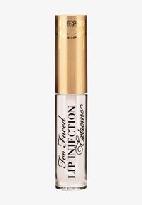 Lippgloss in een doorzichtig tube met een gouden metalen dop. Bevat zwarte tekst met de tekst "Too Faced LIP INJECTION Extreme" aan de zijkant.