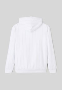 Haut à capuche blanc présentant des rayures verticales bleu clair, une capuche avec cordon de serrage, et des poignets et un ourlet côtelés. Texture lisse et coupe décontractée.