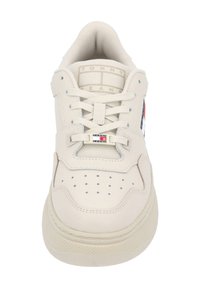 Tommy Jeans RETRO BASKET FLATFORM - Sneakers basse - bleached stone