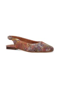 Slingback plochá obuv s otevřeným květinovým vyřezávaným designem v mnoha barvách. Obsahuje malý podpatek a přezku pro nastavitelnou velikost.
