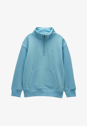 Šviesiai mėlynas fliiso puloveris su ketvirčio užtrauktuku apykakle, kengūros tipo kišene, ribinėmis rankogaliais ir subtiliu siuvinėtu logotipu ant krūtinės.