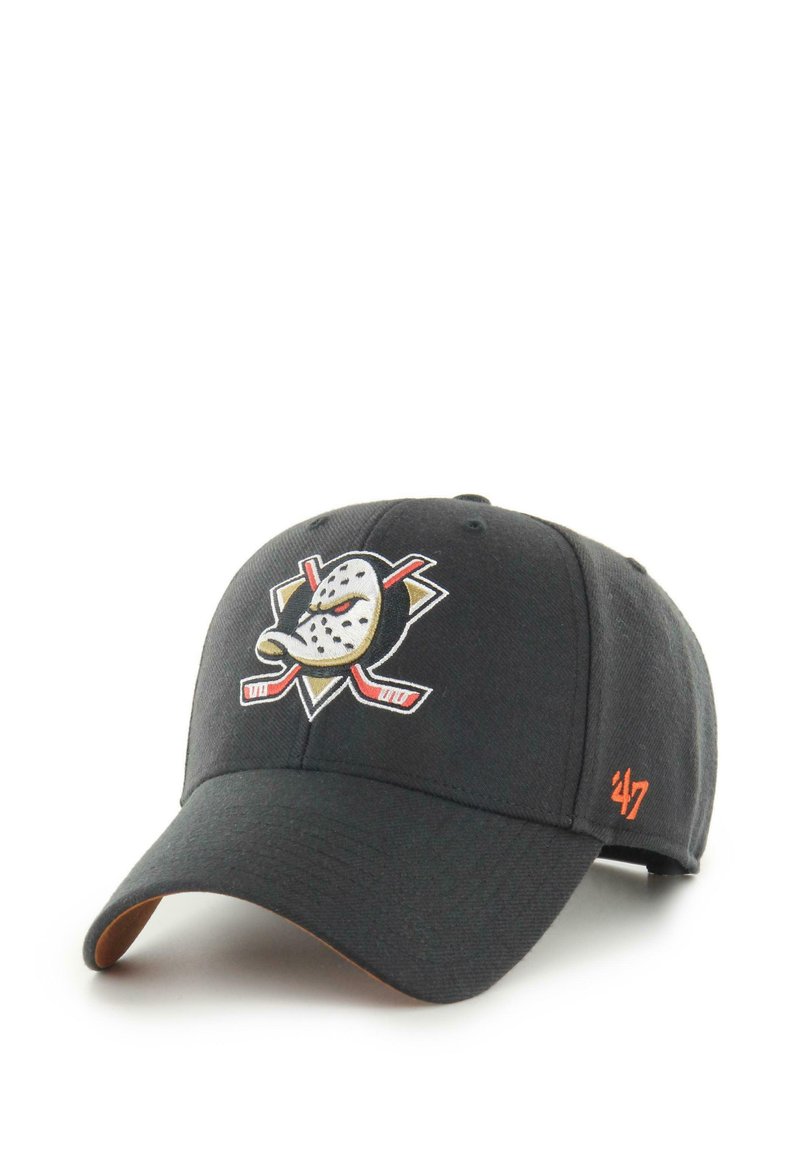 Schwarze Baseballkappe mit gesticktem Anaheim Ducks-Logo, das eine gelbe und schwarze Maske auf einem weißen Hintergrund zeigt, mit orangefarbenen Akzenten an der Seite.