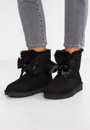 Kotníkové boty - black