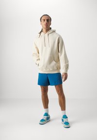 Thumbnail Image 6