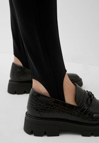 s.Oliver MIT FUSSSCHLAUFE - Legging - schwarz