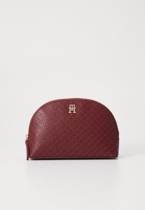 ETERNITY WASHBAG - Wash bag - raspberry truffle
