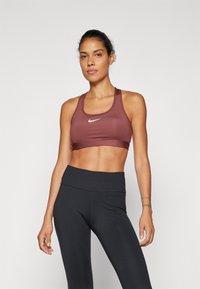 Nike Performance BRA - Vidutiniškai krūtinę prilaikanti sportinė liemenėlė - red sepia/white