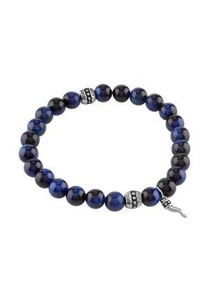 Bracciale elastico con perline nere lucide e blu alternate, due perline d'argento incise con la scritta "GUESS" e un piccolo ciondolo d'argento.