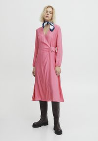 ICHI IHTAVATO DR - Denní šaty - chateau rose